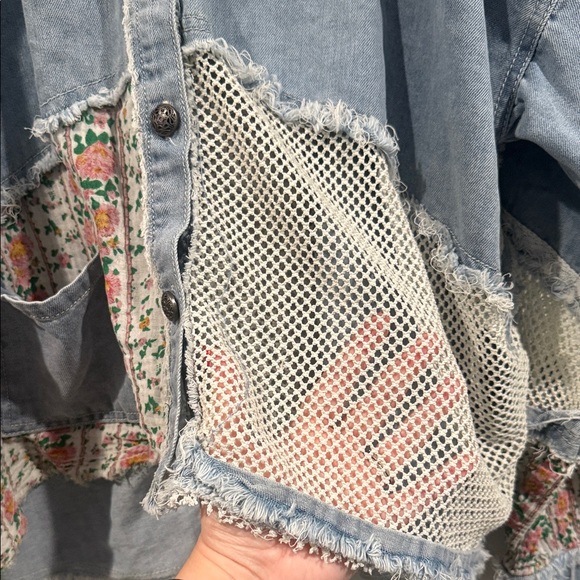 POL Denim and Cream Oversized Lightweight Floral Jean Jacket - Picture 5 of 11